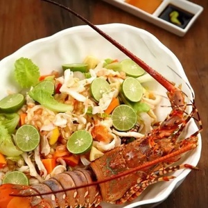 沈腾擦玻璃,看到房间里的土豪在侮辱美女